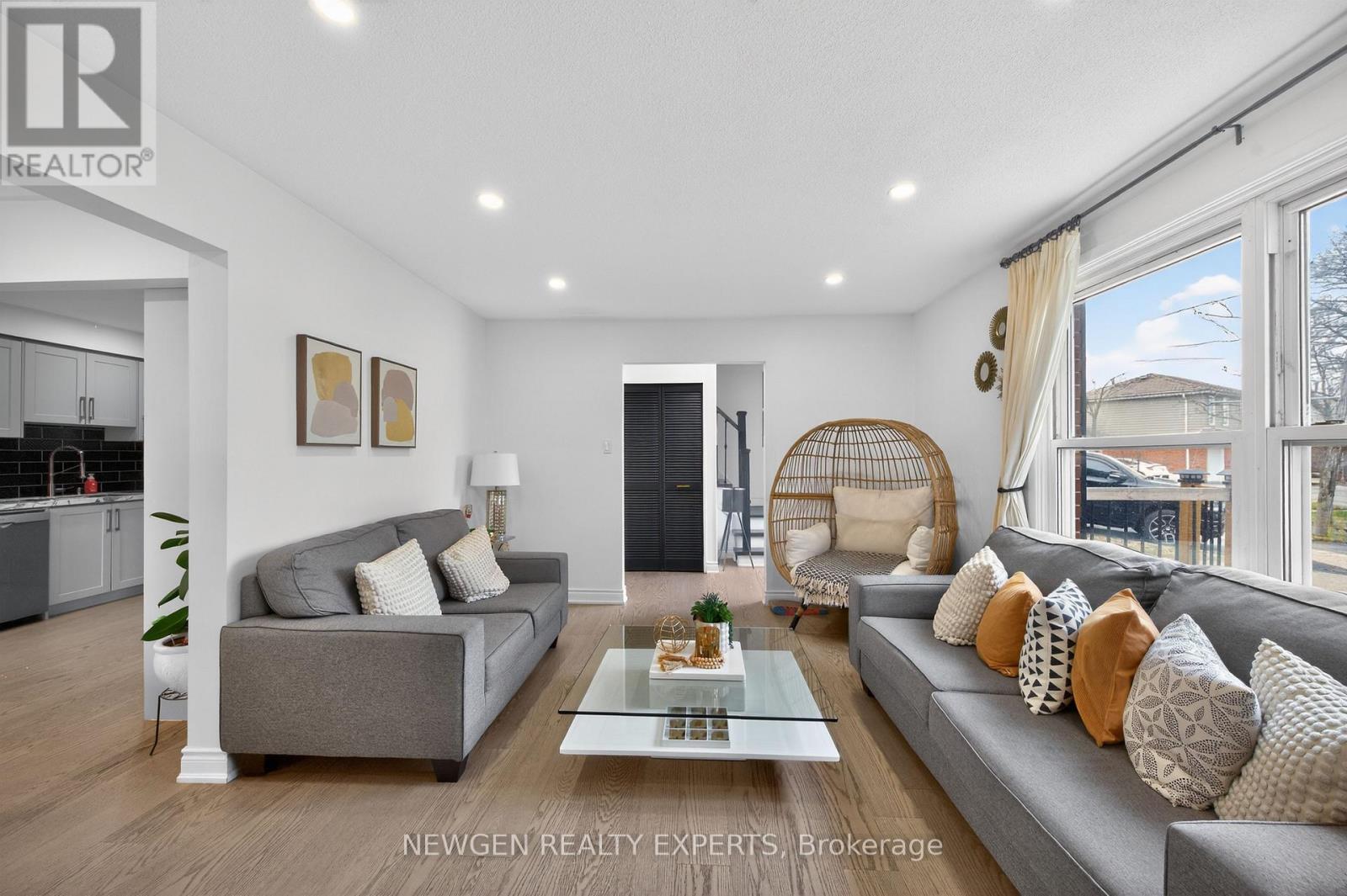 63 Faludon Drive, Halton Hills (Georgetown), Ontario  L7G 1H9 - Photo 4 - W12946556