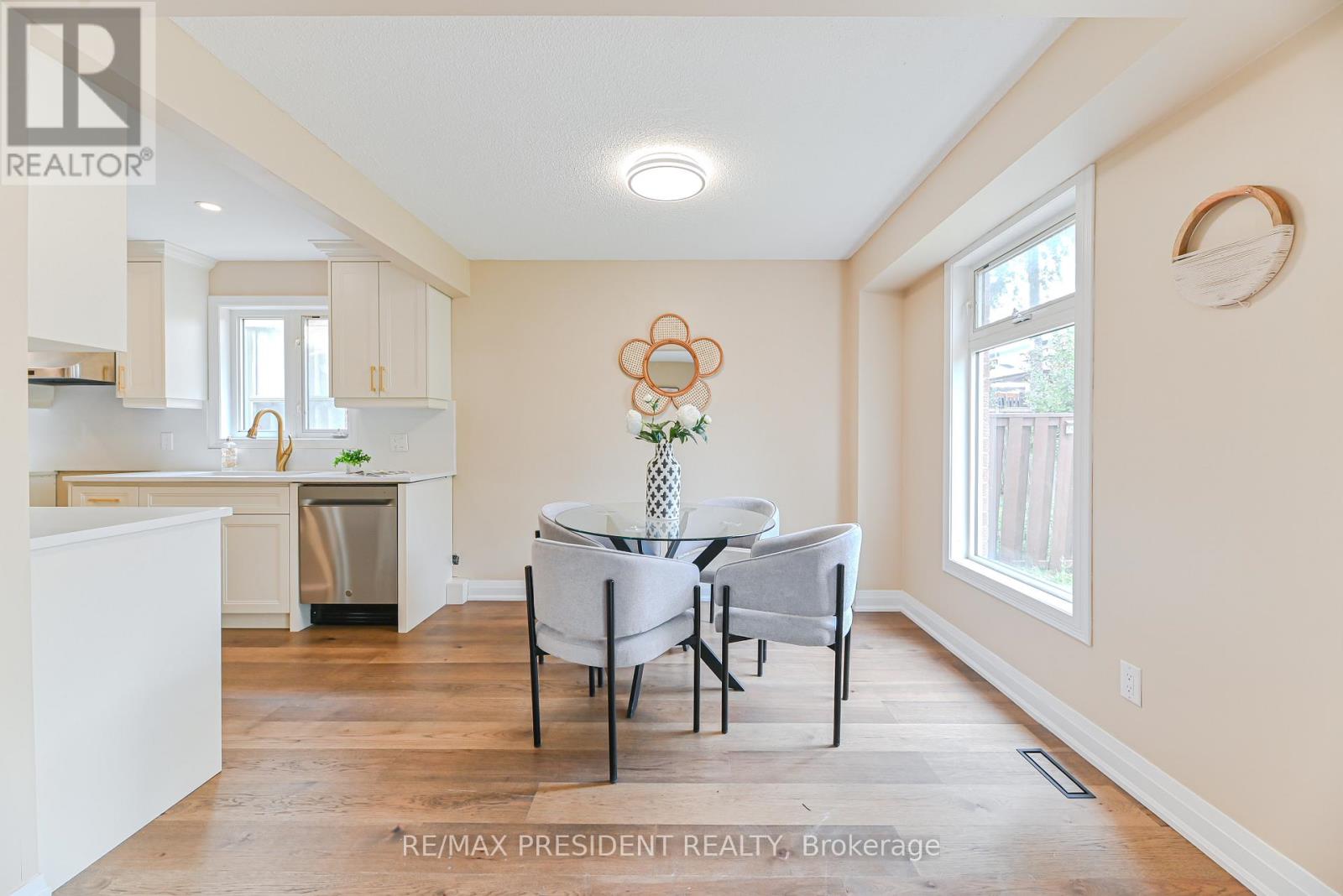 4 Lawnview Court, Brampton (Heart Lake West), Ontario  L7G 1T4 - Photo 14 - W12947164