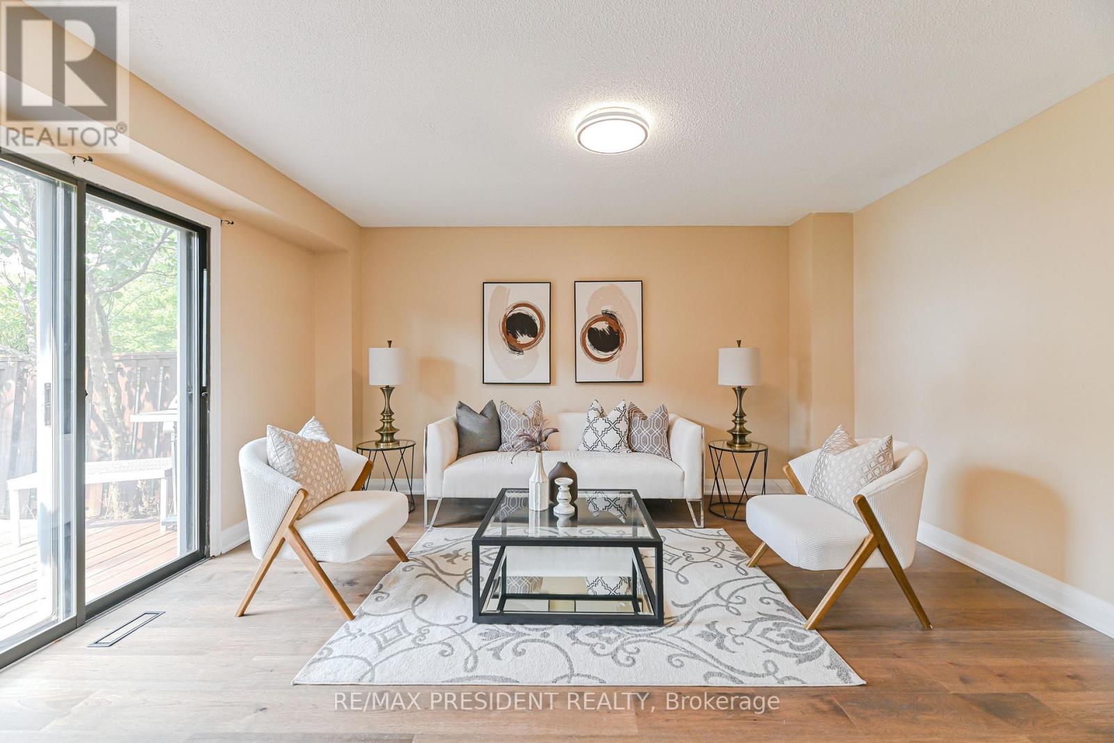 4 Lawnview Court, Brampton (Heart Lake West), Ontario  L7G 1T4 - Photo 16 - W12947164