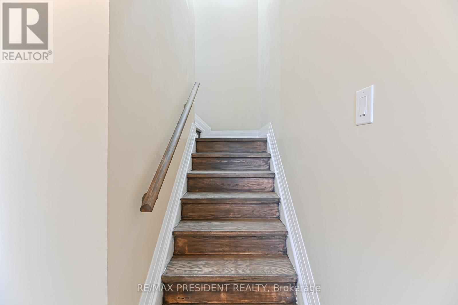 4 Lawnview Court, Brampton (Heart Lake West), Ontario  L7G 1T4 - Photo 20 - W12947164