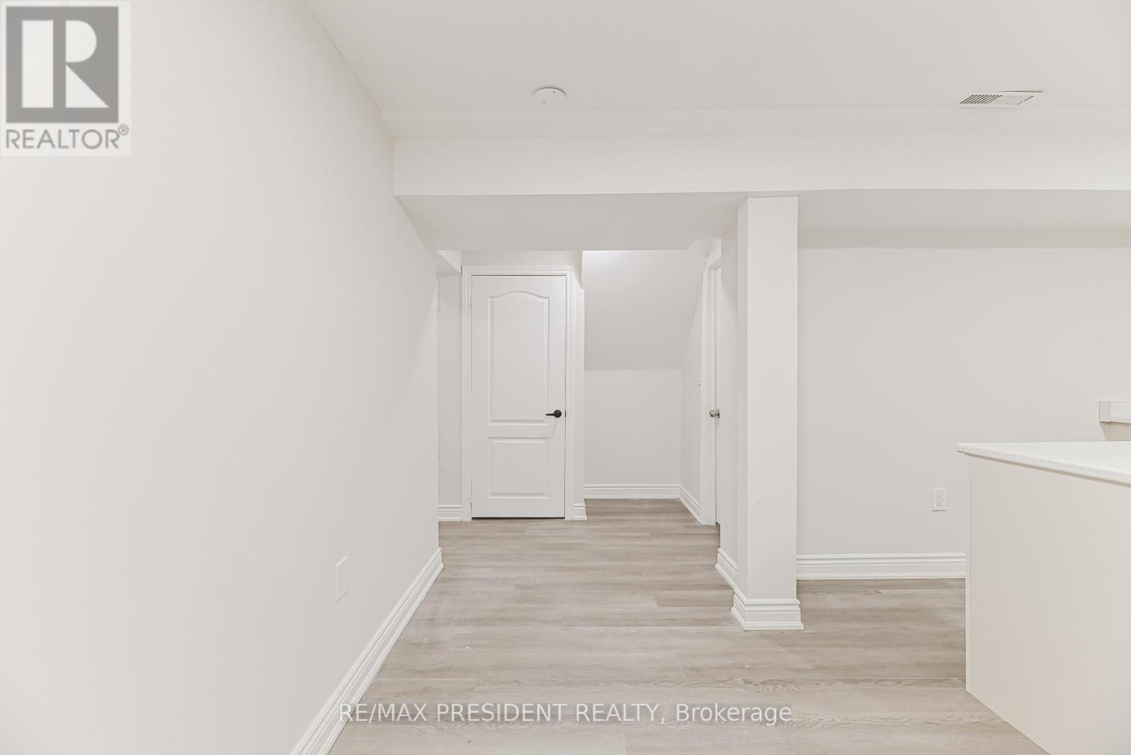 4 Lawnview Court, Brampton (Heart Lake West), Ontario  L7G 1T4 - Photo 42 - W12947164