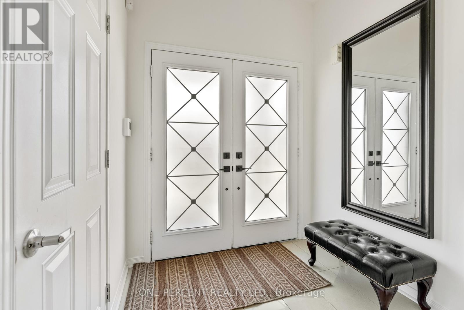 6 Duffel Crescent, Halton Hills (Georgetown), Ontario  L7G 0H7 - Photo 4 - W12949212