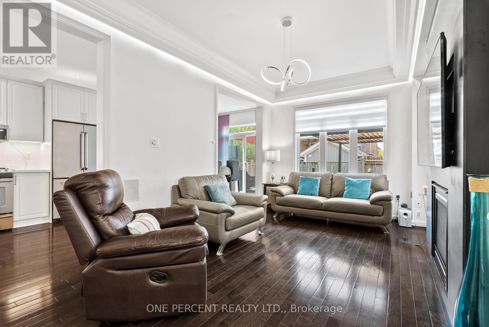 6 Duffel Crescent, Halton Hills (Georgetown), Ontario  L7G 0H7 - Photo 9 - W12949212