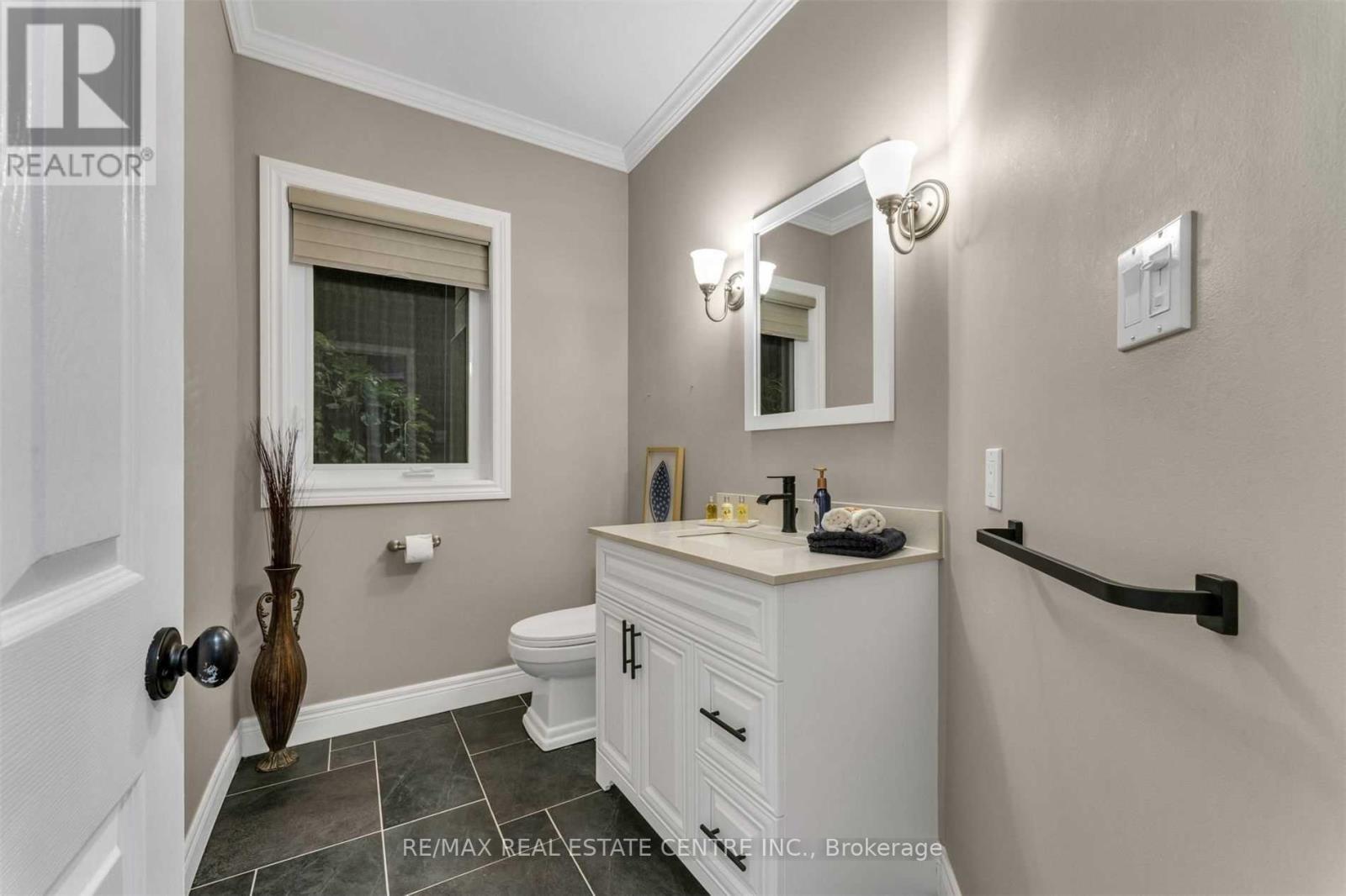 11135 Menzies Court, Milton (Brookville/haltonville), Ontario  L0P 1B0 - Photo 14 - W12949558