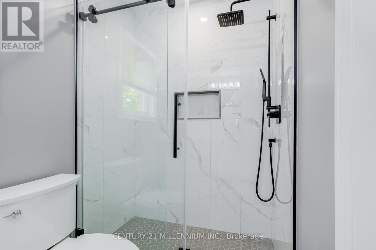 93 Samuel Crescent, Halton Hills (Georgetown), Ontario  L7G 5J3 - Photo 19 - W12951064