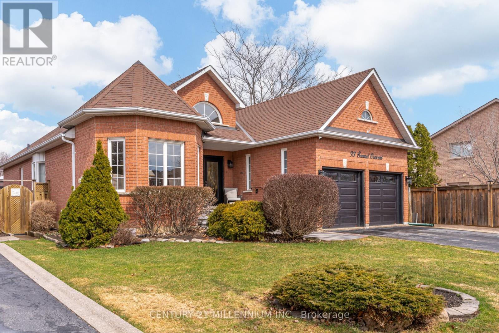 93 Samuel Crescent, Halton Hills (Georgetown), Ontario  L7G 5J3 - Photo 2 - W12951064