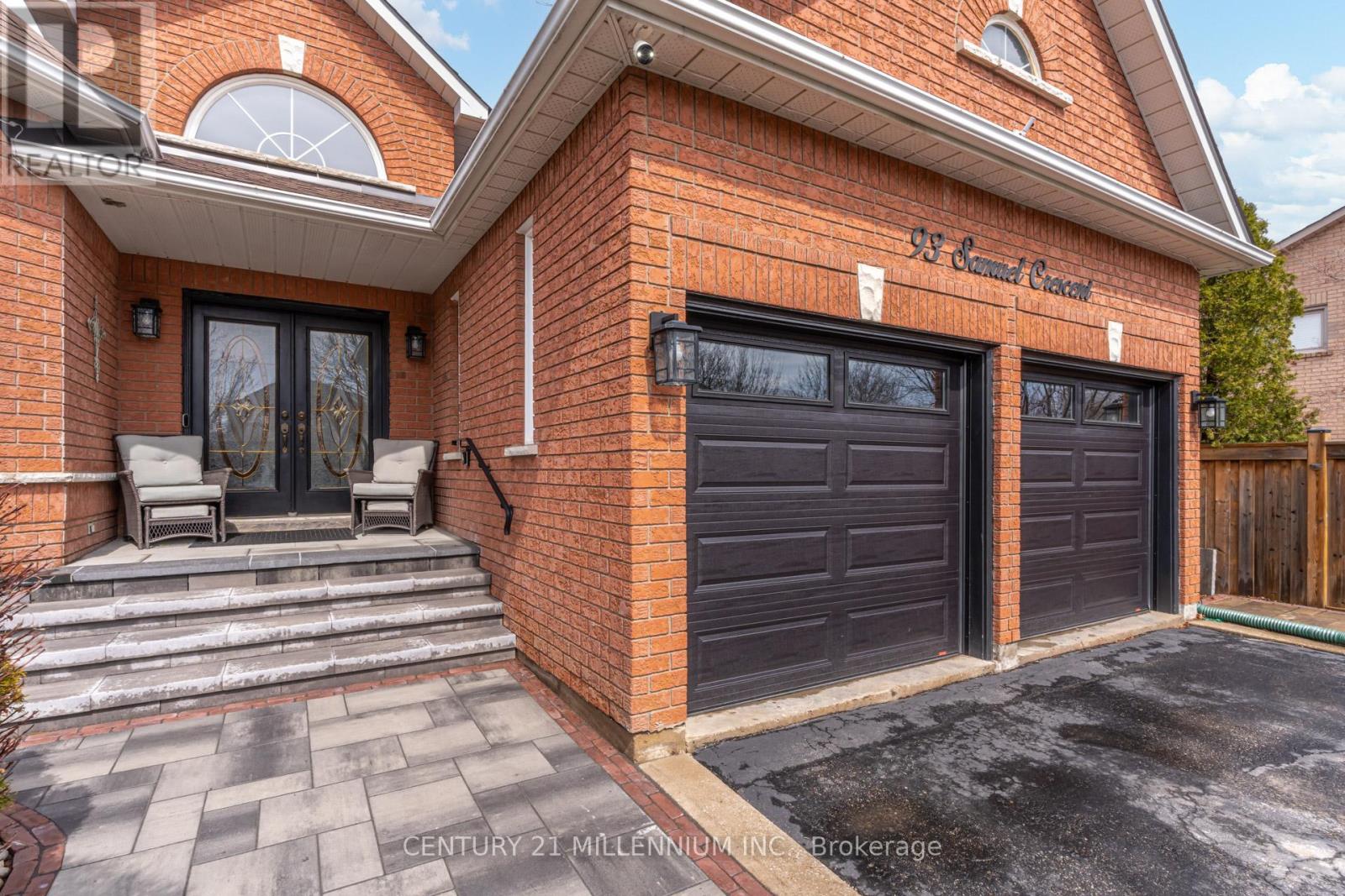 93 Samuel Crescent, Halton Hills (Georgetown), Ontario  L7G 5J3 - Photo 3 - W12951064