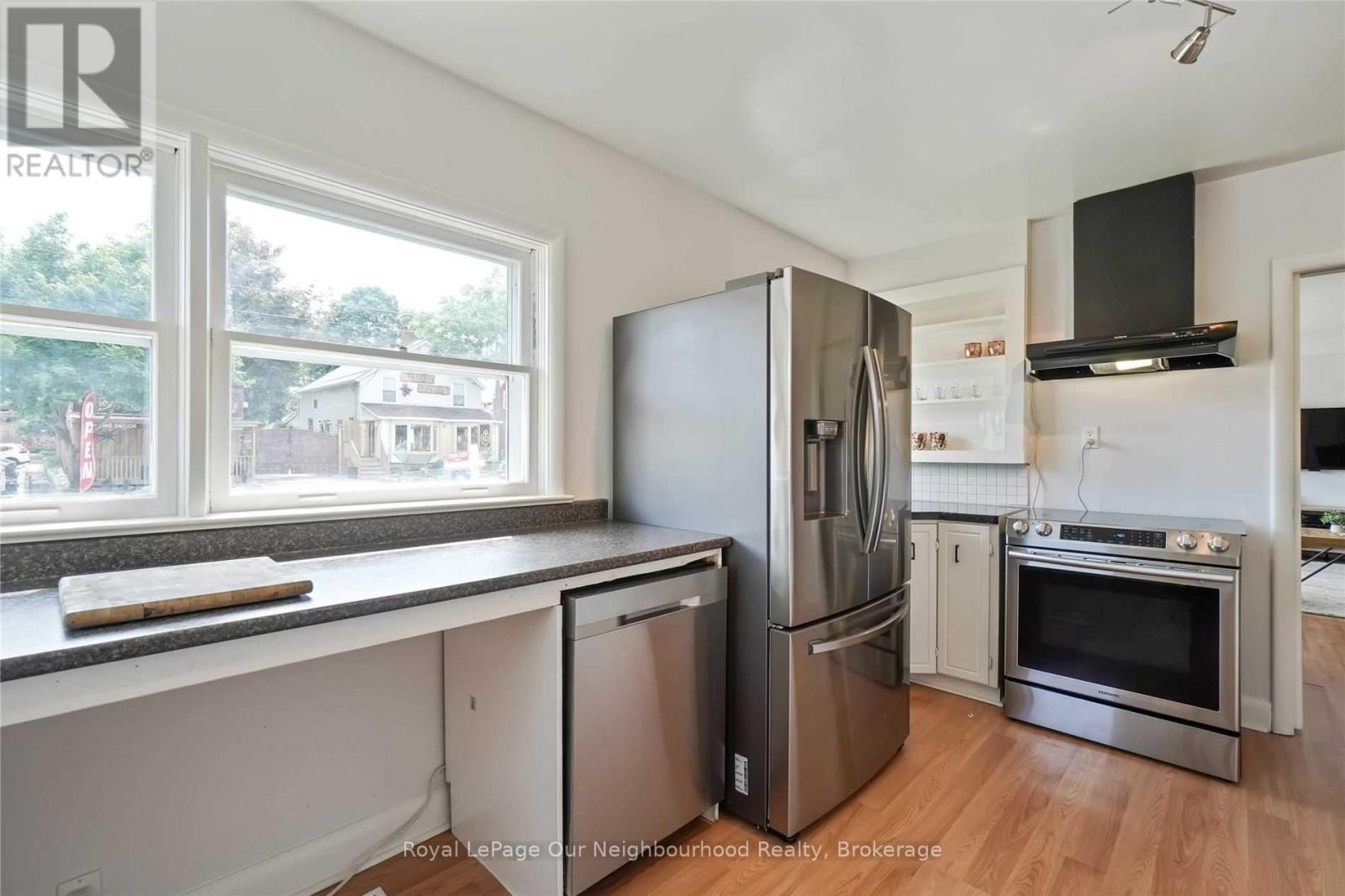 45 Main Street N, Milton (Campbellville), Ontario  L0P 1B0 - Photo 10 - W12956498