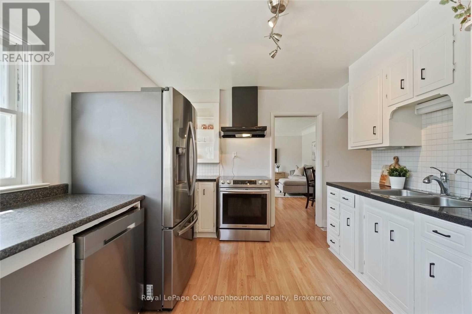 45 Main Street N, Milton (Campbellville), Ontario  L0P 1B0 - Photo 11 - W12956498