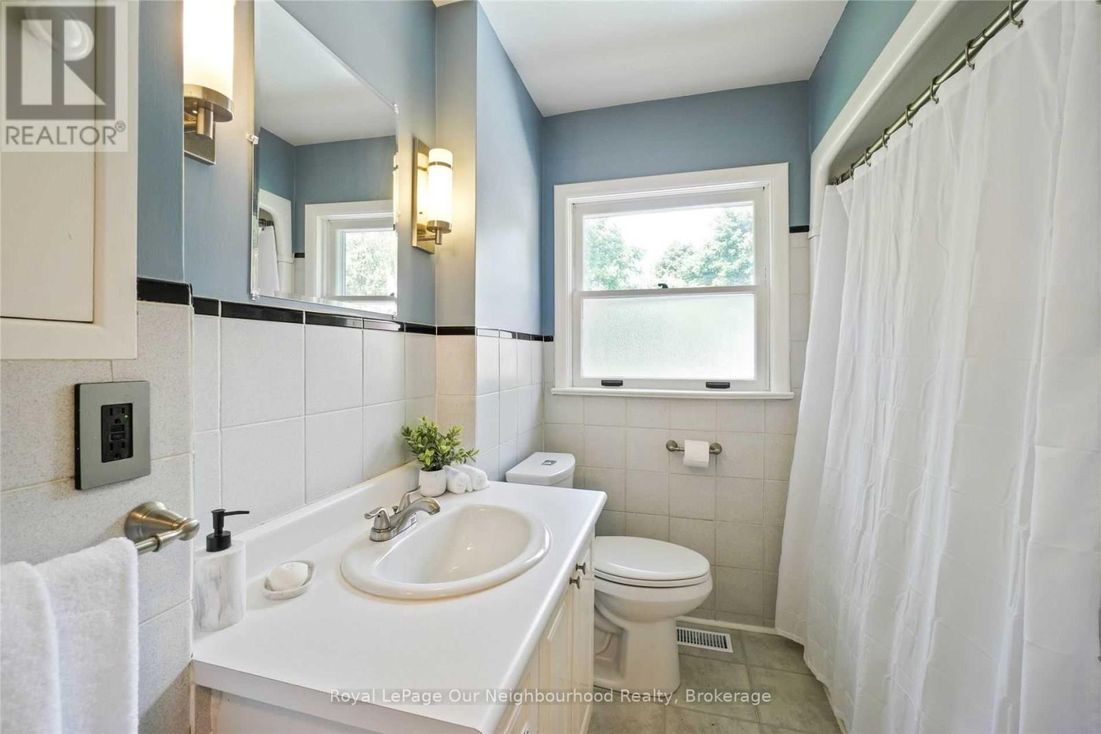 45 Main Street N, Milton (Campbellville), Ontario  L0P 1B0 - Photo 16 - W12956498