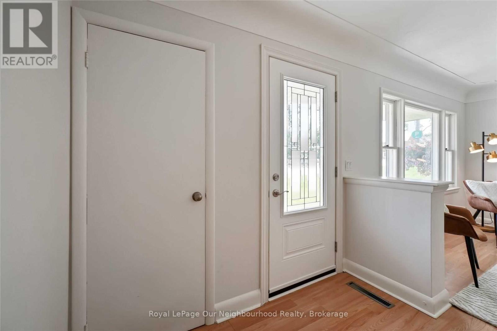 45 Main Street N, Milton (Campbellville), Ontario  L0P 1B0 - Photo 4 - W12956498