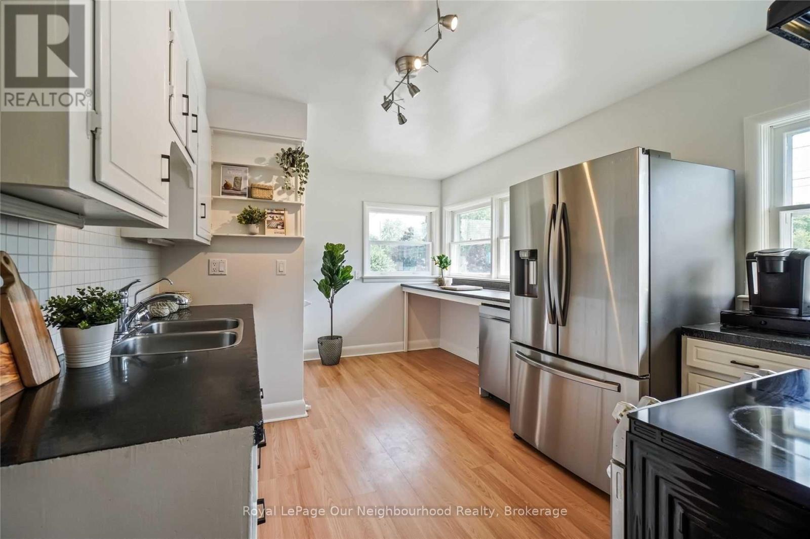 45 Main Street N, Milton (Campbellville), Ontario  L0P 1B0 - Photo 7 - W12956498