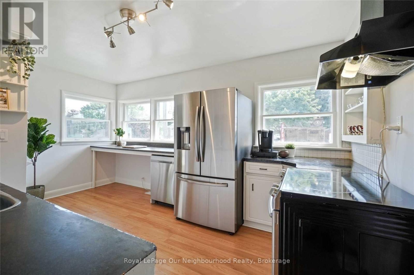 45 Main Street N, Milton (Campbellville), Ontario  L0P 1B0 - Photo 8 - W12956498