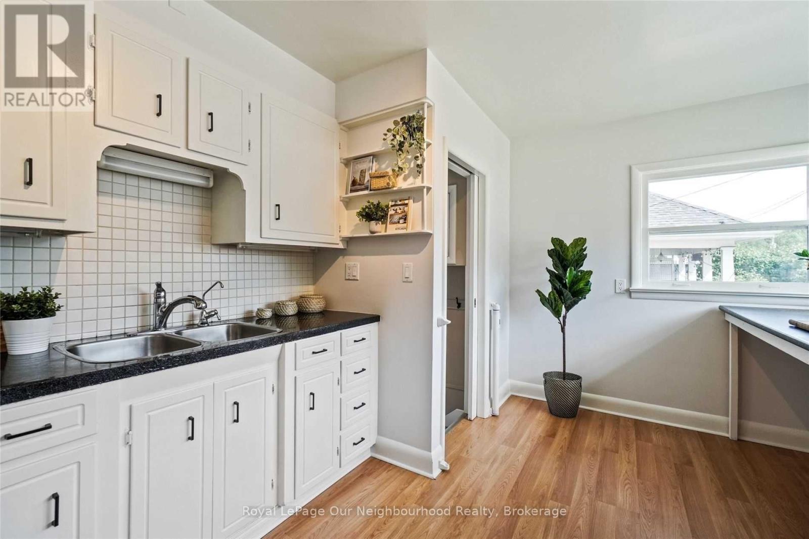 45 Main Street N, Milton (Campbellville), Ontario  L0P 1B0 - Photo 9 - W12956498