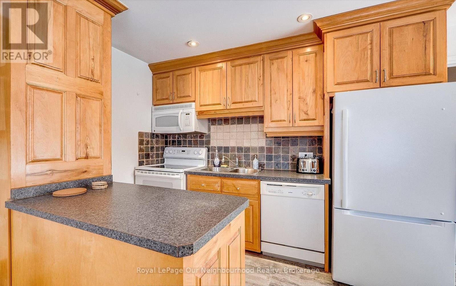 51 Main Street N, Milton (Campbellville), Ontario  L0P 1B0 - Photo 10 - W12956500