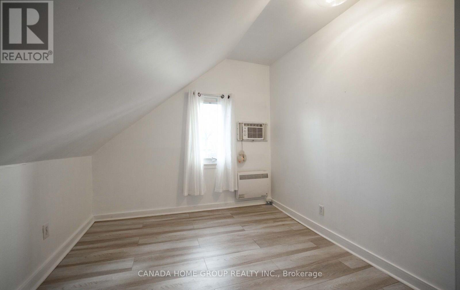 30 Main Street N, Milton (Campbellville), Ontario  L0P 1B0 - Photo 18 - W12956548