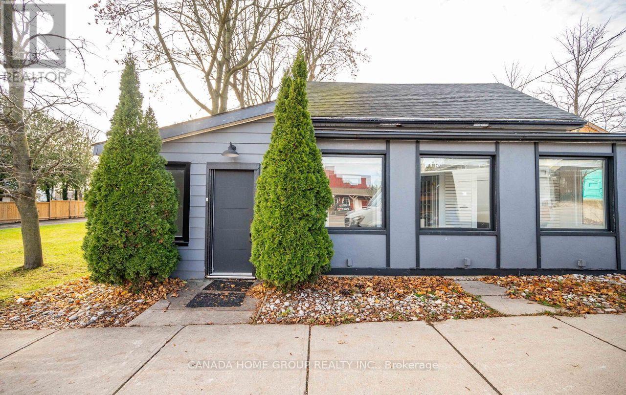 30 Main Street N, Milton (Campbellville), Ontario  L0P 1B0 - Photo 2 - W12956548