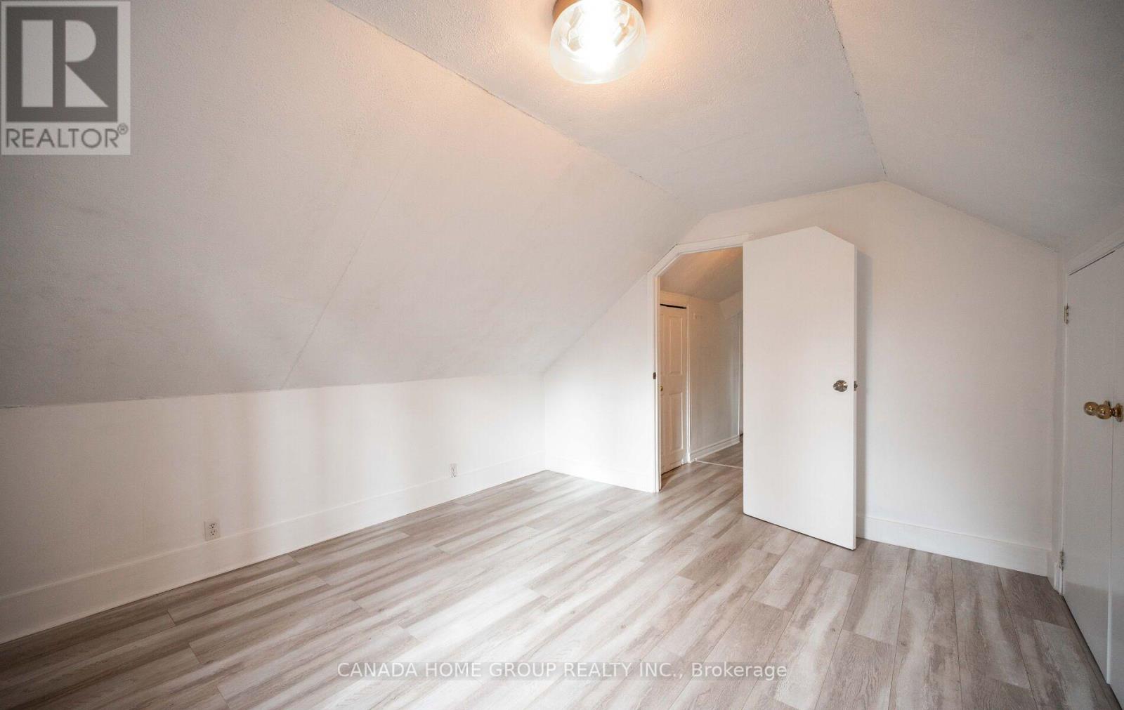 30 Main Street N, Milton (Campbellville), Ontario  L0P 1B0 - Photo 21 - W12956548