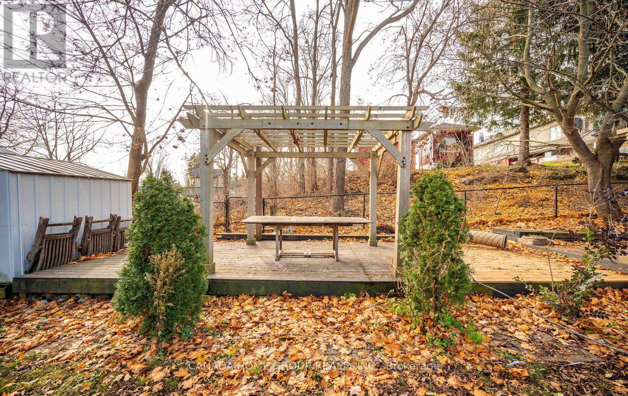 30 Main Street N, Milton (Campbellville), Ontario  L0P 1B0 - Photo 23 - W12956548