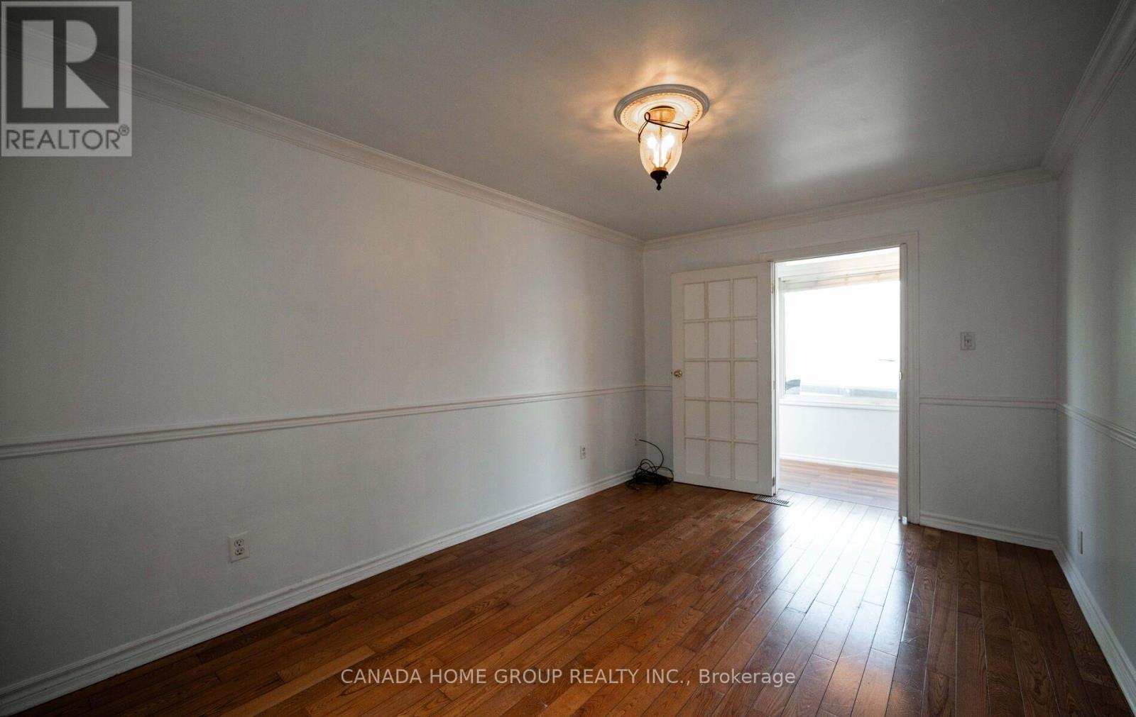 30 Main Street N, Milton (Campbellville), Ontario  L0P 1B0 - Photo 3 - W12956548