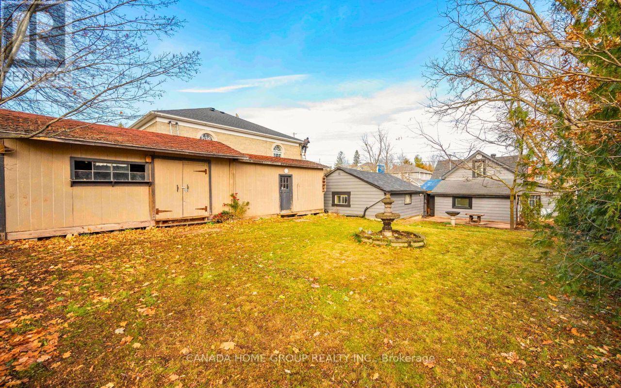 30 Main Street N, Milton (Campbellville), Ontario  L0P 1B0 - Photo 32 - W12956548