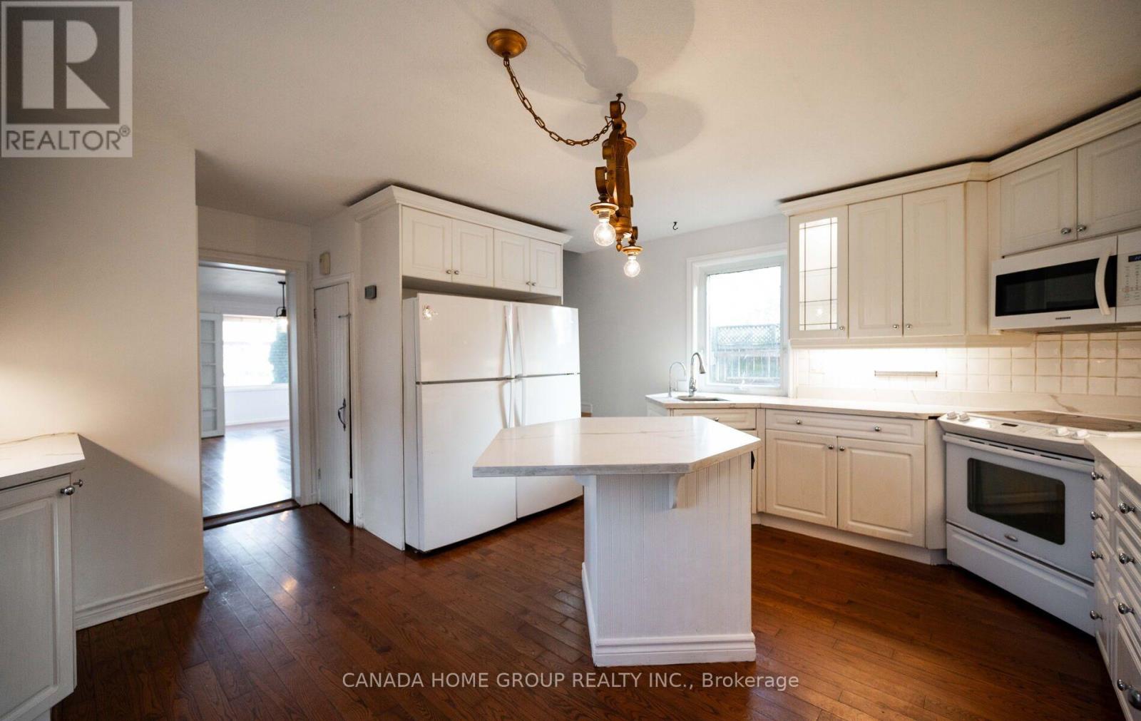 30 Main Street N, Milton (Campbellville), Ontario  L0P 1B0 - Photo 8 - W12956548