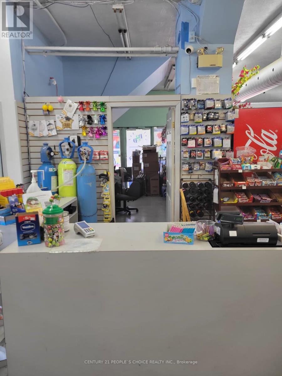 8 Main Street N, Halton Hills (Ac Acton), Ontario  L7J 1W1 - Photo 16 - W12960330