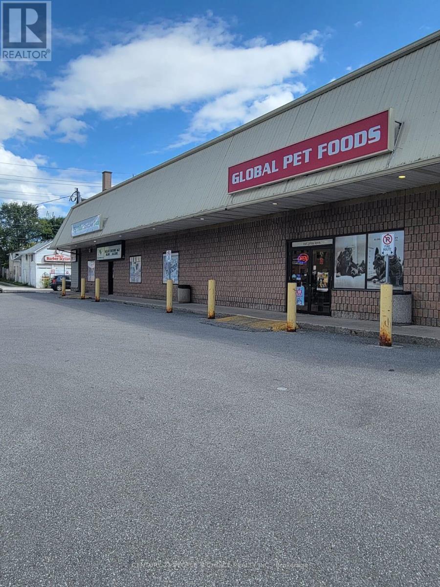 8 Main Street N, Halton Hills (Ac Acton), Ontario  L7J 1W1 - Photo 3 - W12960330