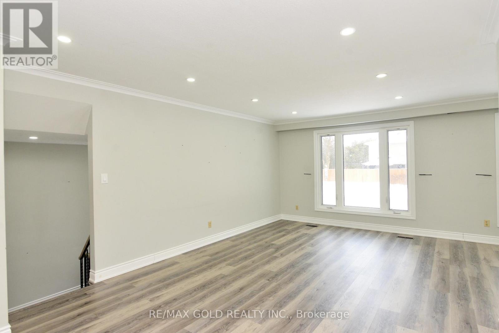 70 Greystone Crescent, Halton Hills (Georgetown), Ontario  L7G 1G9 - Photo 11 - W12960840