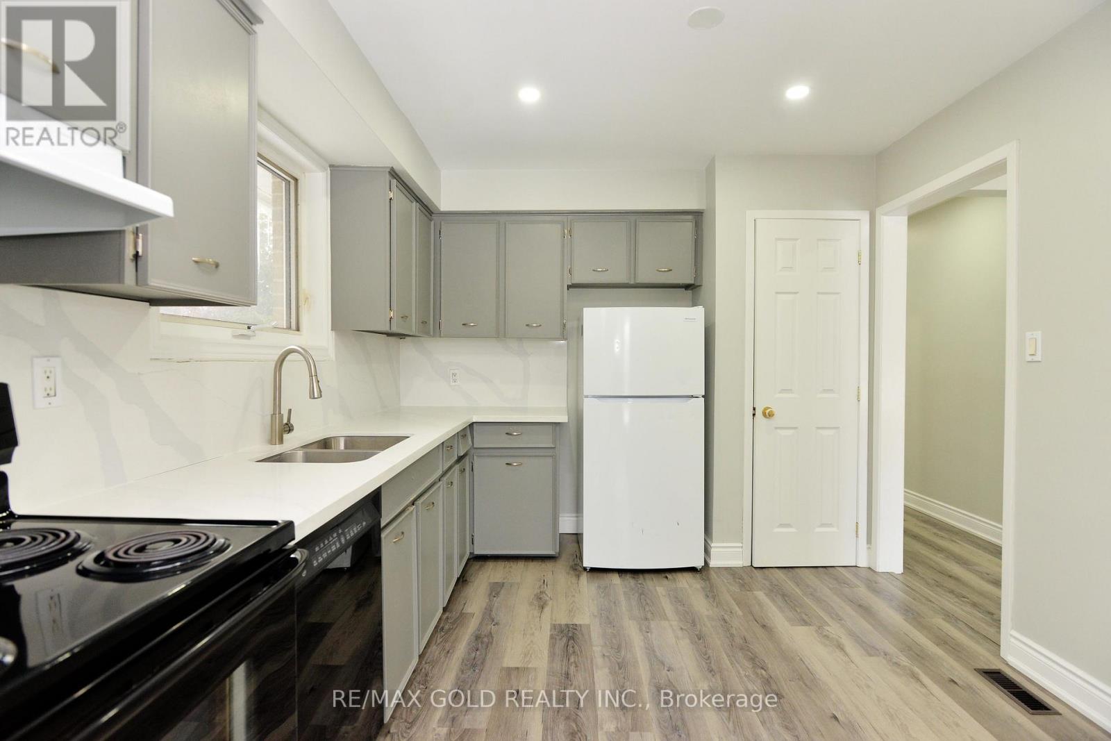 70 Greystone Crescent, Halton Hills (Georgetown), Ontario  L7G 1G9 - Photo 15 - W12960840