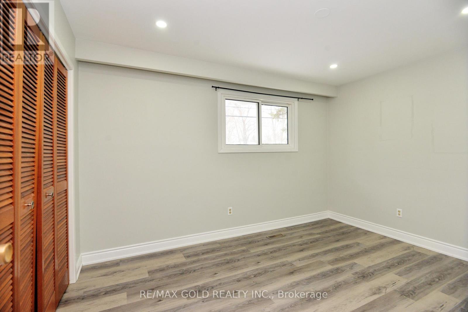 70 Greystone Crescent, Halton Hills (Georgetown), Ontario  L7G 1G9 - Photo 17 - W12960840