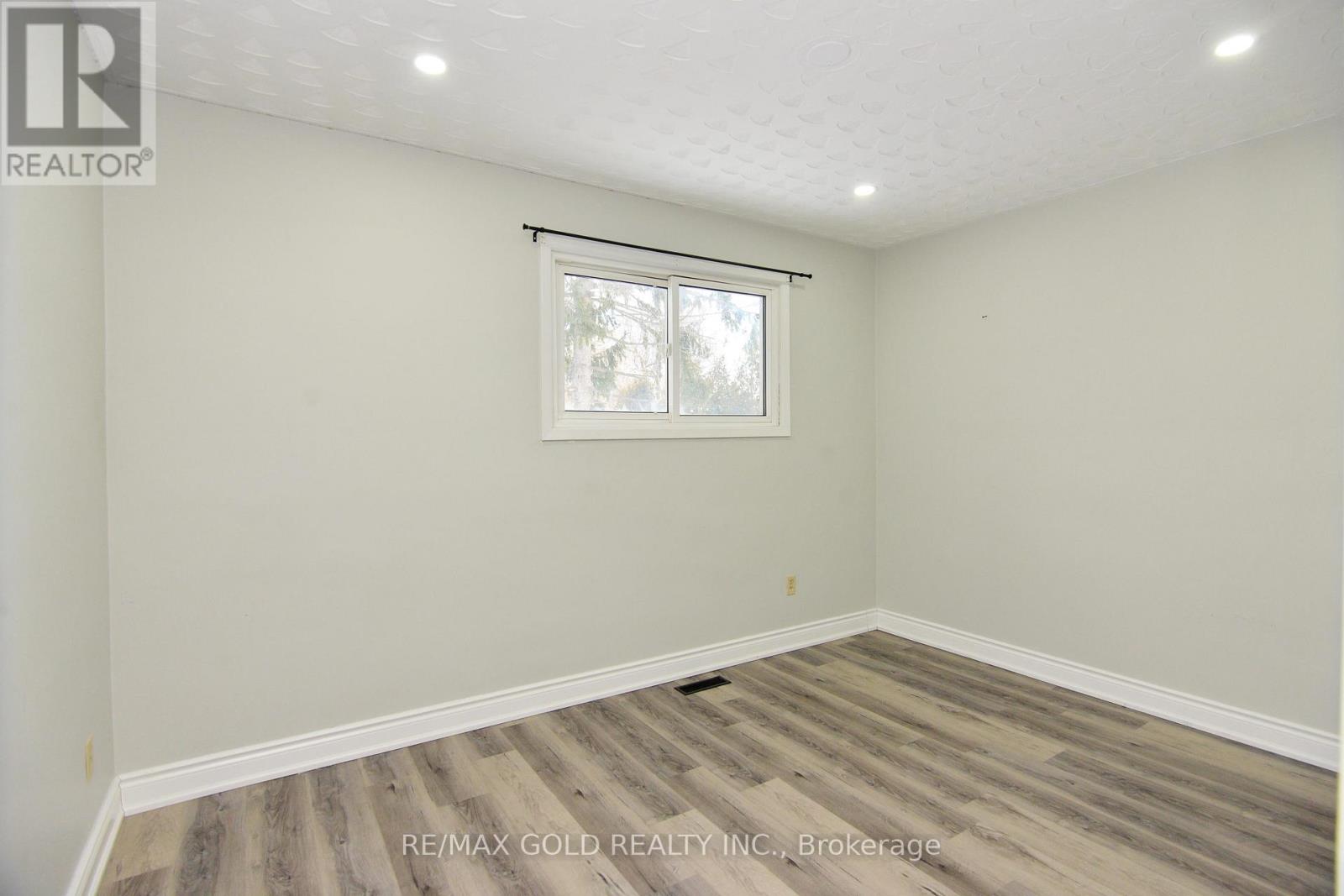 70 Greystone Crescent, Halton Hills (Georgetown), Ontario  L7G 1G9 - Photo 19 - W12960840