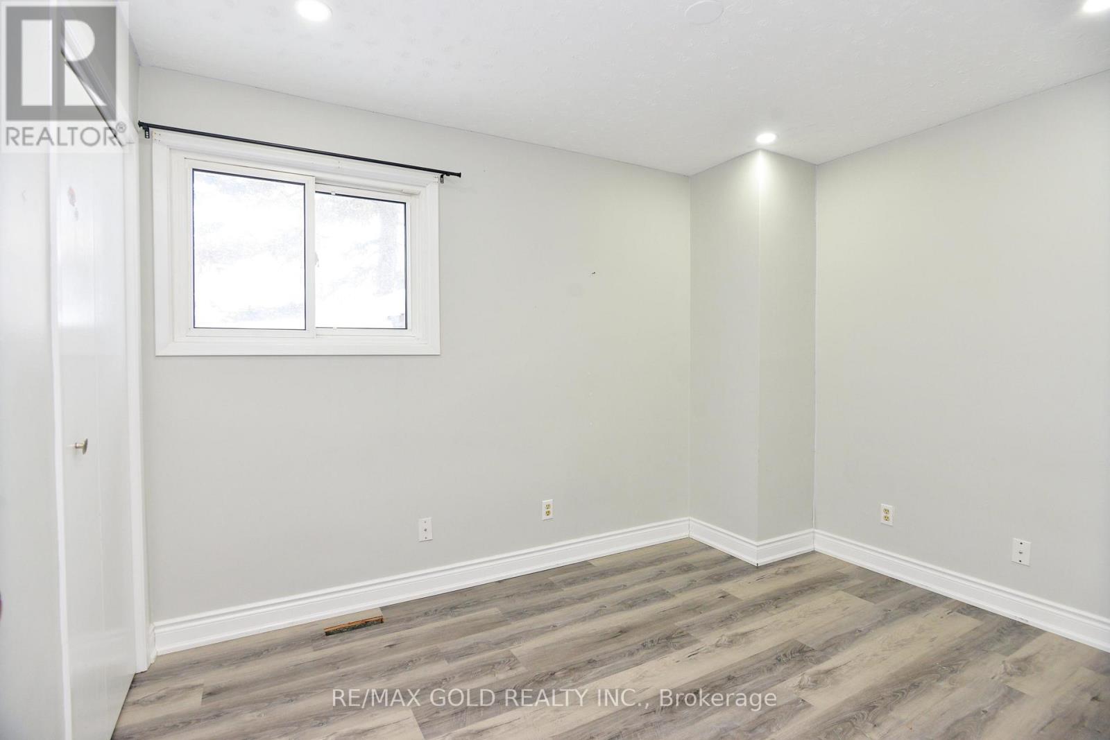 70 Greystone Crescent, Halton Hills (Georgetown), Ontario  L7G 1G9 - Photo 22 - W12960840