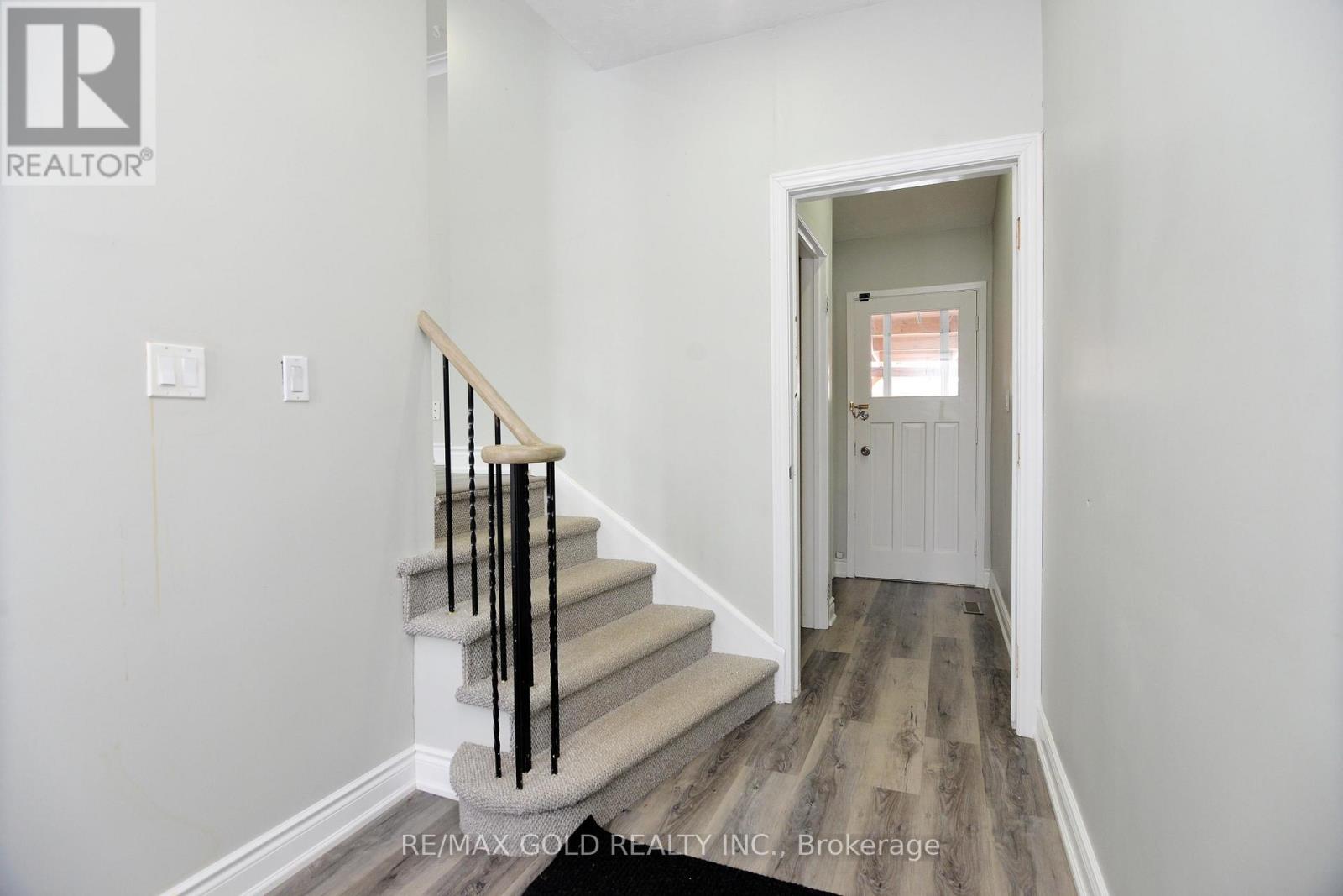 70 Greystone Crescent, Halton Hills (Georgetown), Ontario  L7G 1G9 - Photo 3 - W12960840