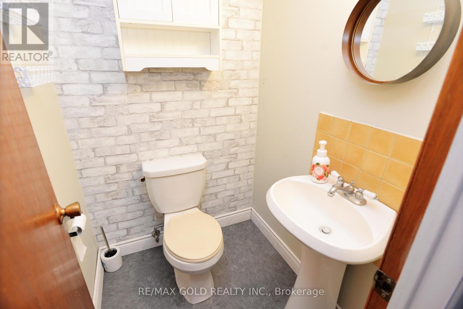 70 Greystone Crescent, Halton Hills (Georgetown), Ontario  L7G 1G9 - Photo 34 - W12960840