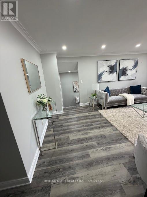 70 Greystone Crescent, Halton Hills (Georgetown), Ontario  L7G 1G9 - Photo 4 - W12960840