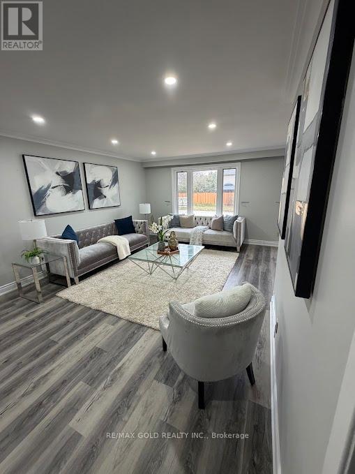 70 Greystone Crescent, Halton Hills (Georgetown), Ontario  L7G 1G9 - Photo 6 - W12960840