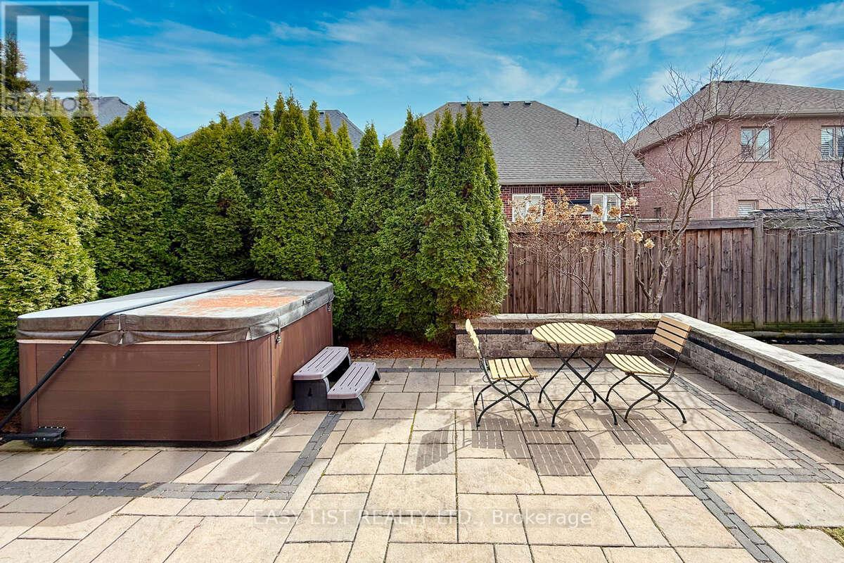 68 Jolana Crescent, Halton Hills (Georgetown), Ontario  L7G 0G4 - Photo 48 - W12962120