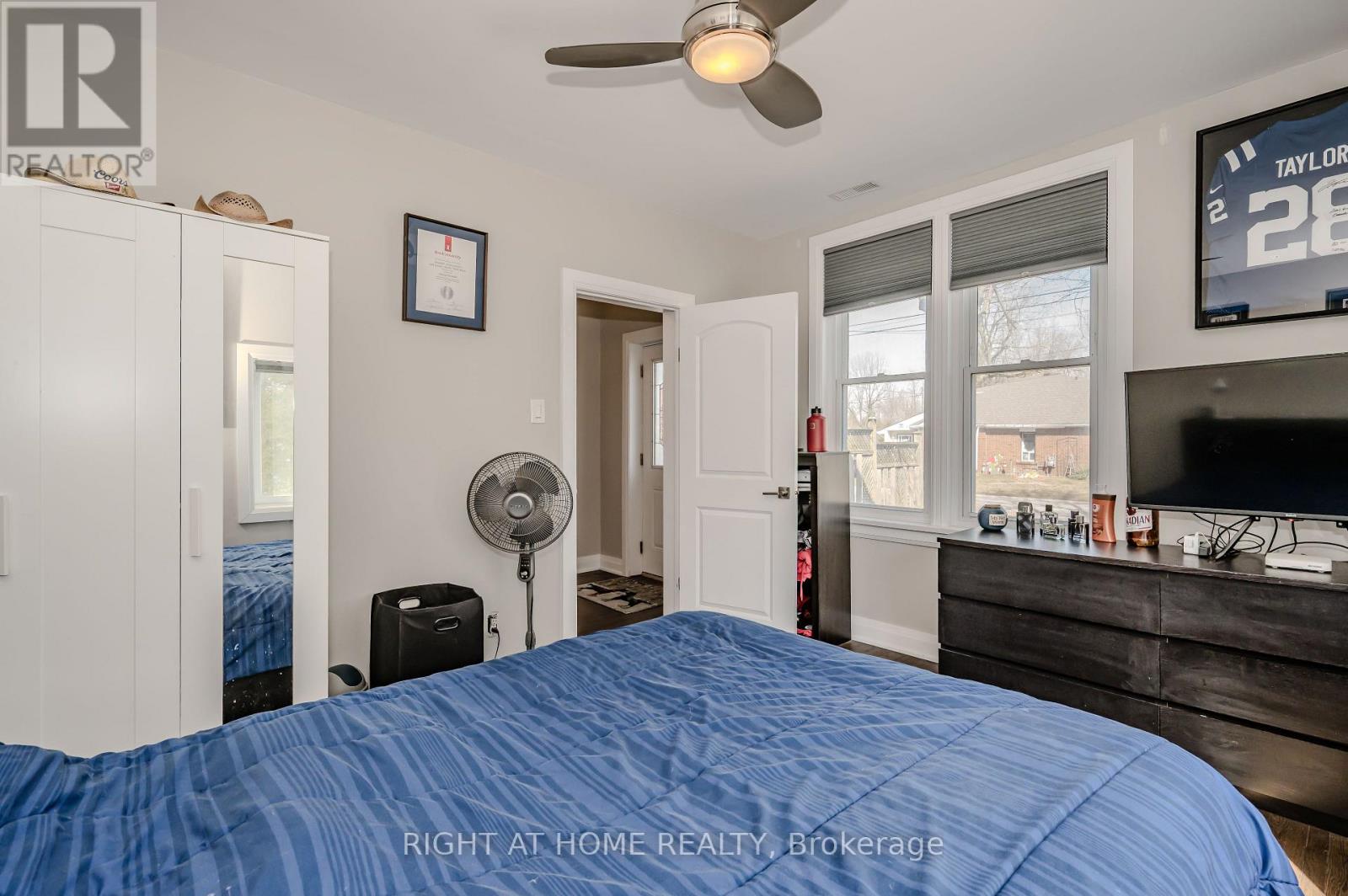 126 Poplar Avenue, Halton Hills (Ac Acton), Ontario  L7J 2E2 - Photo 11 - W12963176