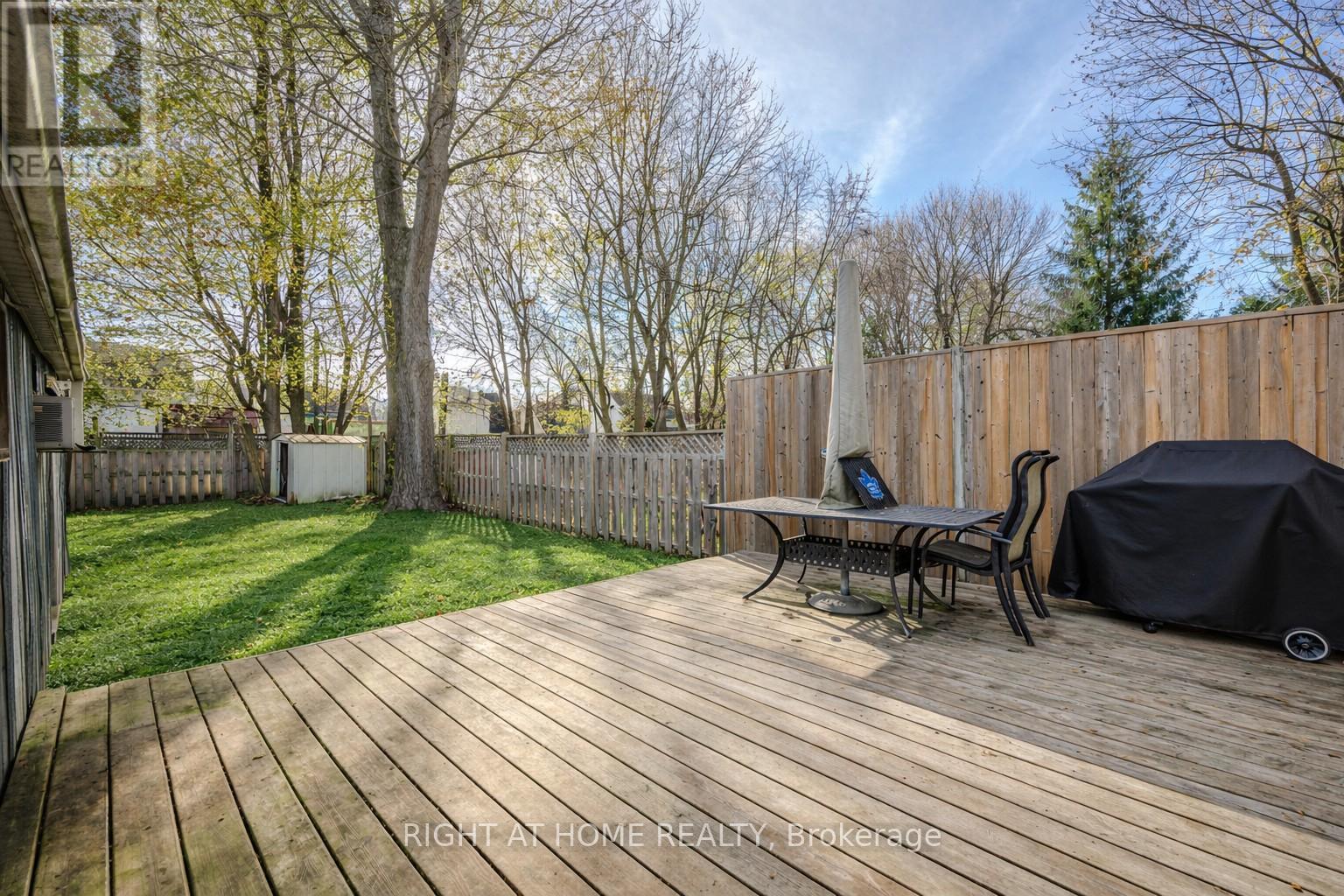 126 Poplar Avenue, Halton Hills (Ac Acton), Ontario  L7J 2E2 - Photo 19 - W12963176