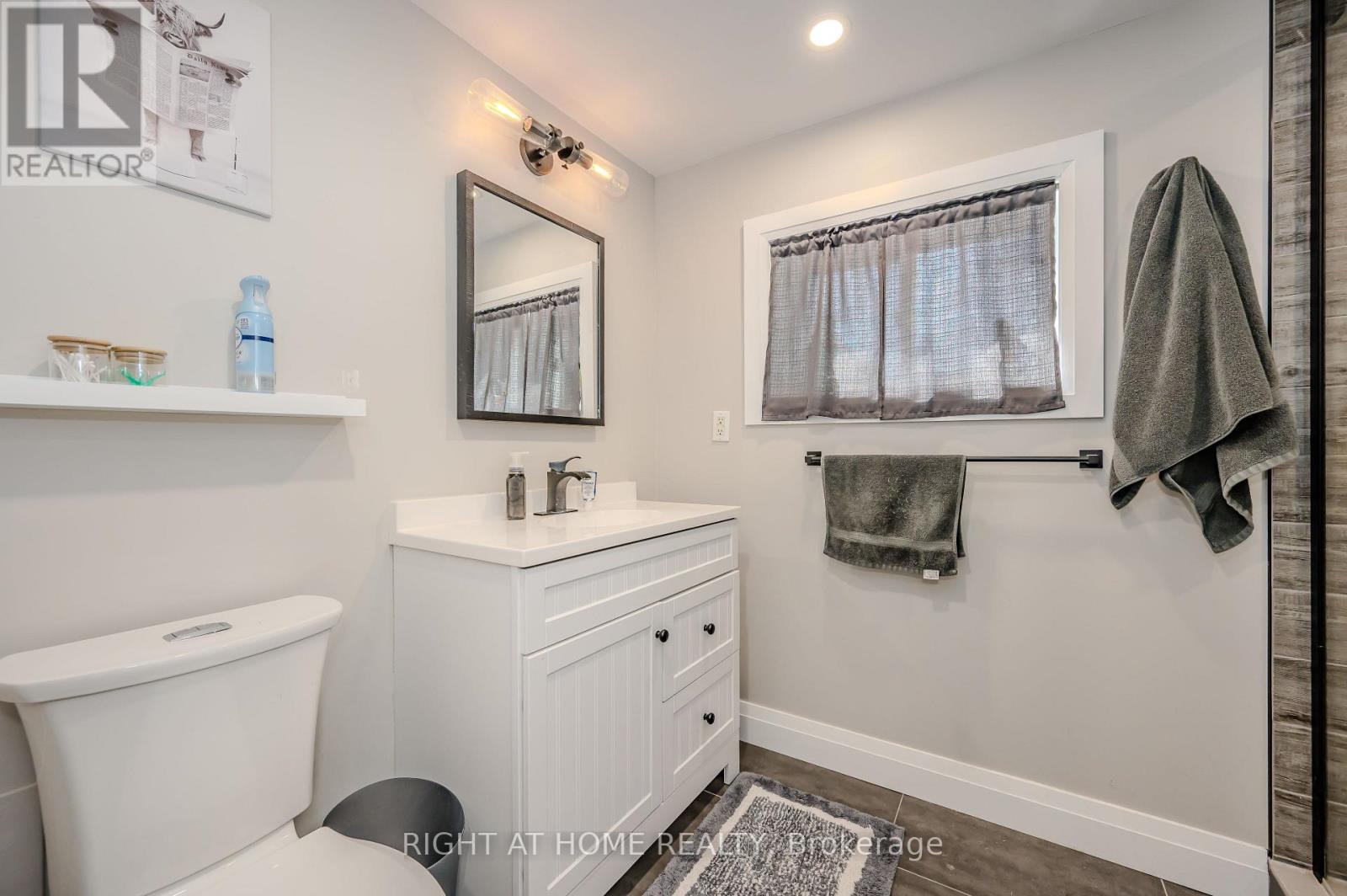 126 Poplar Avenue, Halton Hills (Ac Acton), Ontario  L7J 2E2 - Photo 22 - W12963176