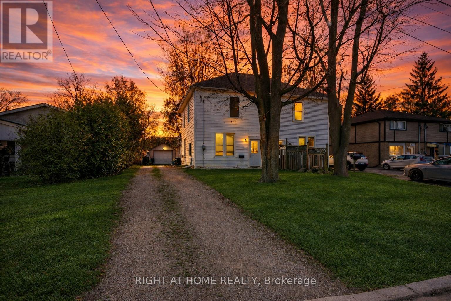 126 Poplar Avenue, Halton Hills (Ac Acton), Ontario  L7J 2E2 - Photo 3 - W12963176