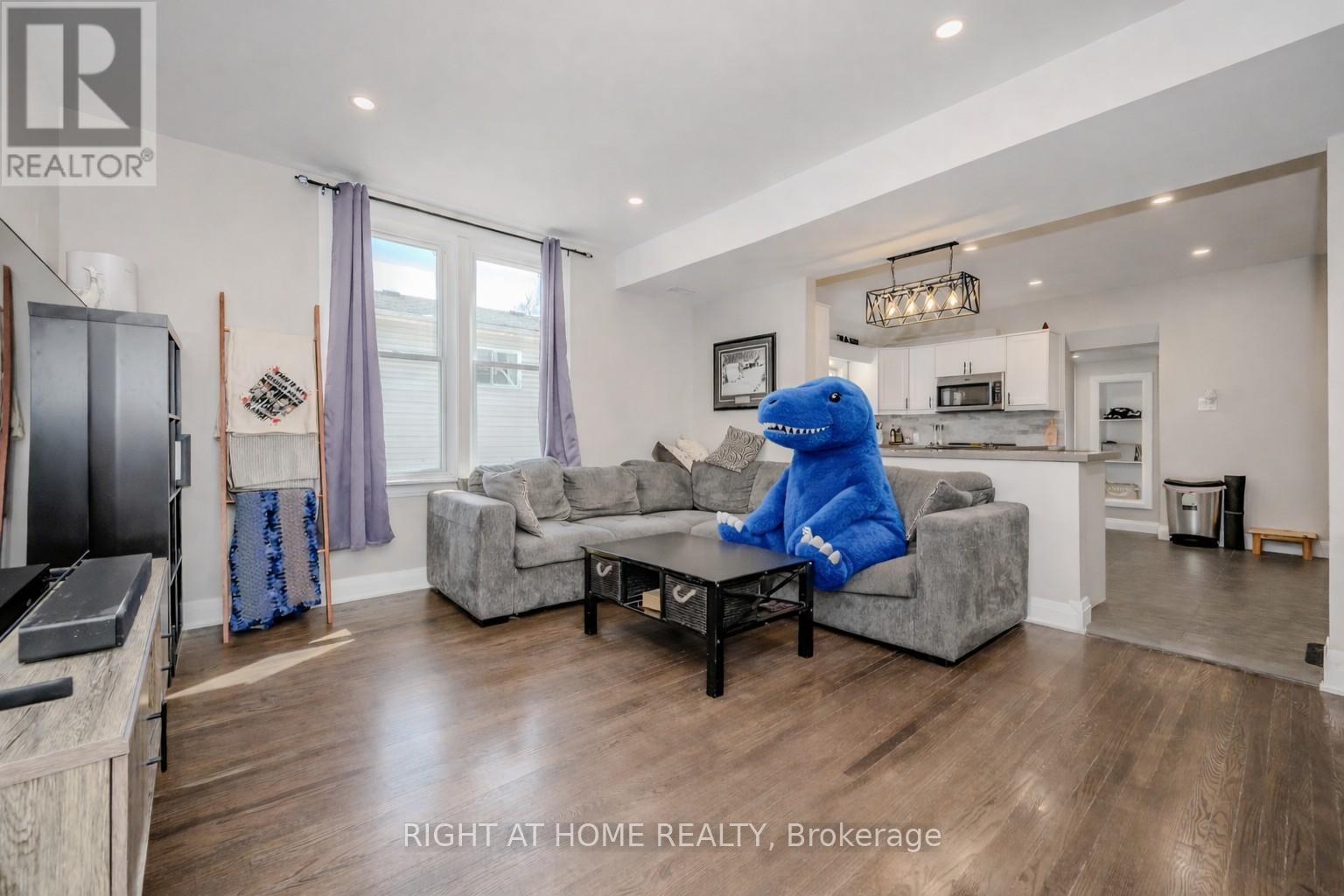 126 Poplar Avenue, Halton Hills (Ac Acton), Ontario  L7J 2E2 - Photo 4 - W12963176