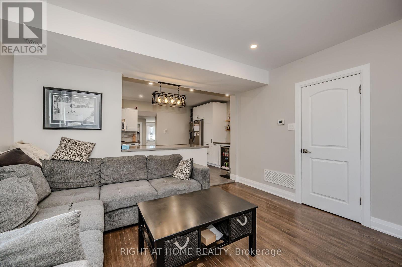 126 Poplar Avenue, Halton Hills (Ac Acton), Ontario  L7J 2E2 - Photo 5 - W12963176