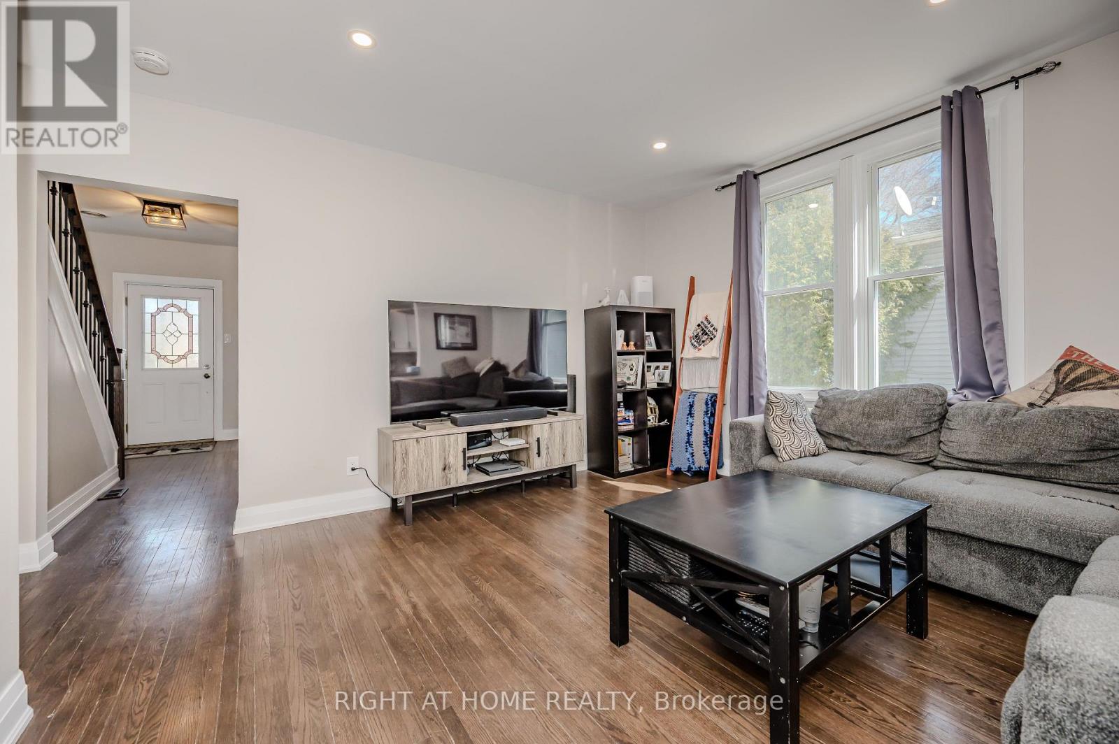 126 Poplar Avenue, Halton Hills (Ac Acton), Ontario  L7J 2E2 - Photo 6 - W12963176