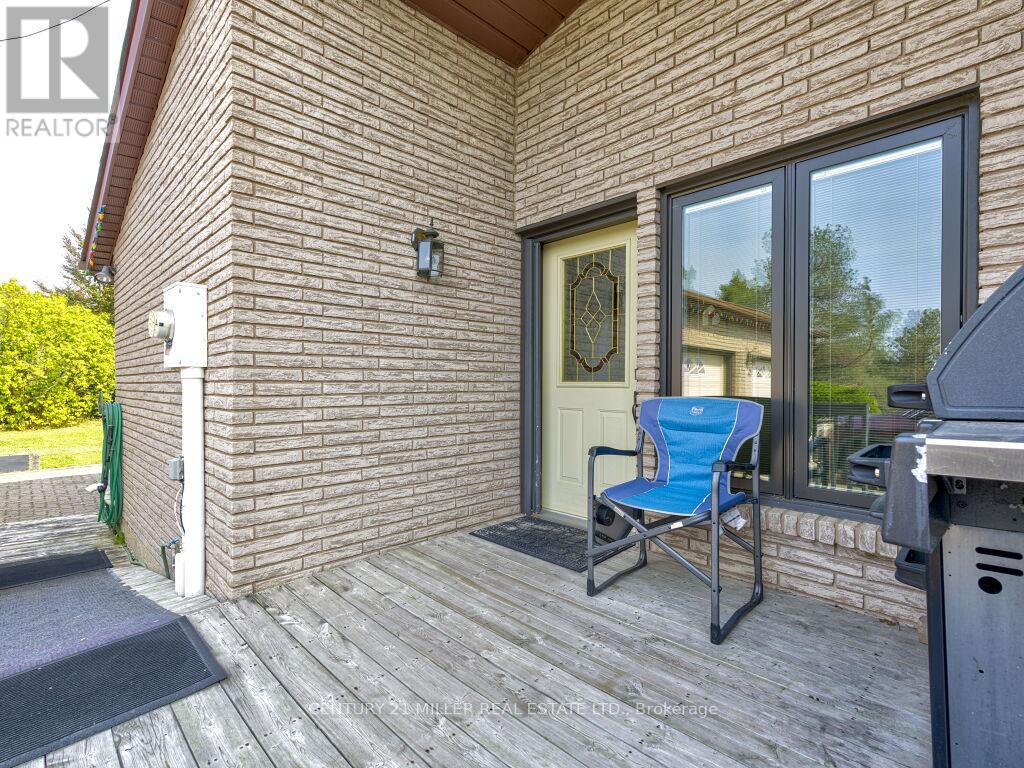 11331 Amos Drive, Milton (Brookville/haltonville), Ontario  L0P 1B0 - Photo 5 - W12963328