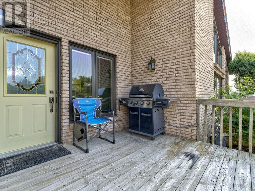 11331 Amos Drive, Milton (Brookville/haltonville), Ontario  L0P 1B0 - Photo 6 - W12963328