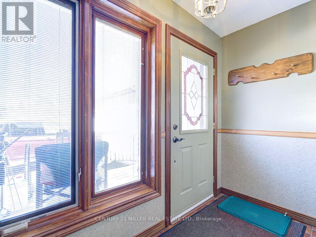 11331 Amos Drive, Milton (Brookville/haltonville), Ontario  L0P 1B0 - Photo 7 - W12963328