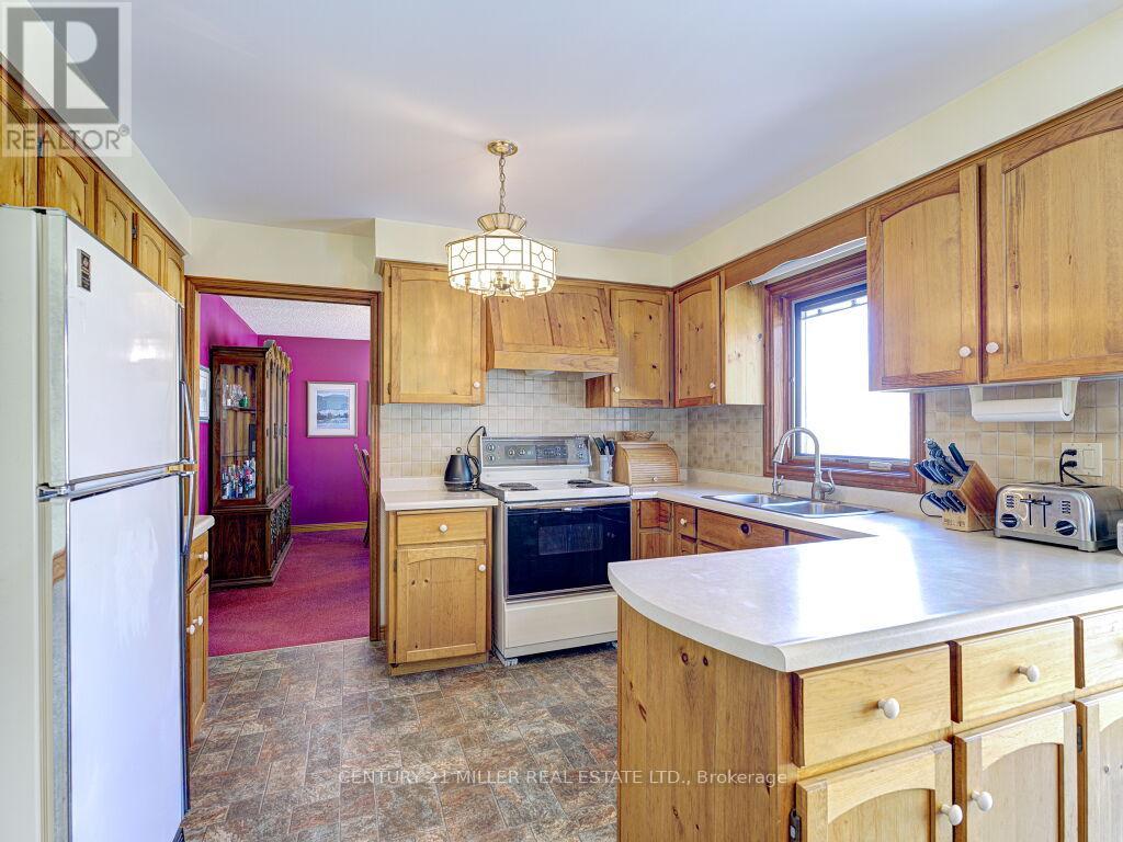 11331 Amos Drive, Milton (Brookville/haltonville), Ontario  L0P 1B0 - Photo 9 - W12963328