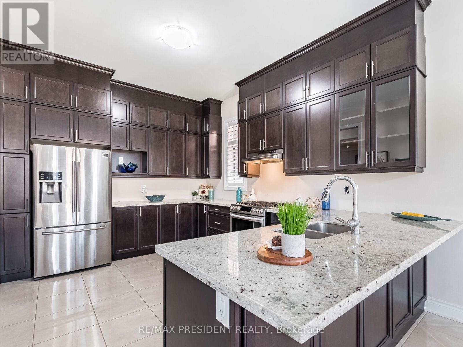 16 Monarch Drive, Halton Hills (Georgetown), Ontario  L7G 0M6 - Photo 15 - W12967696